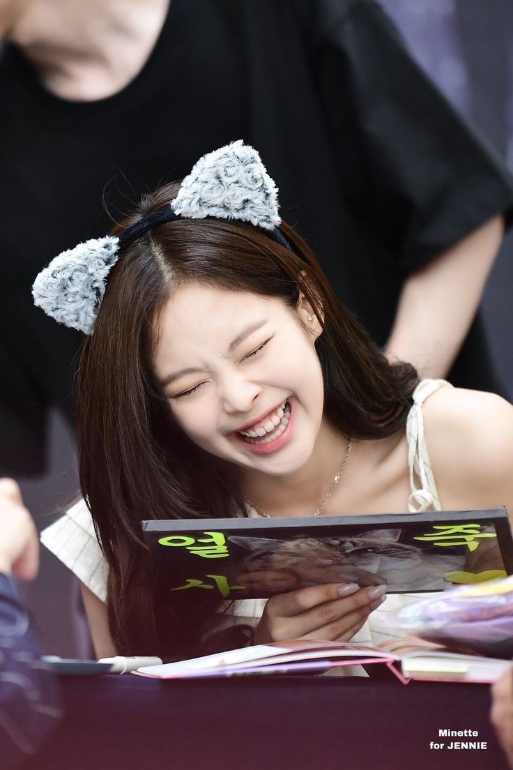 JENNIE KIM AND HER GUMMY SMILE A THREAD: