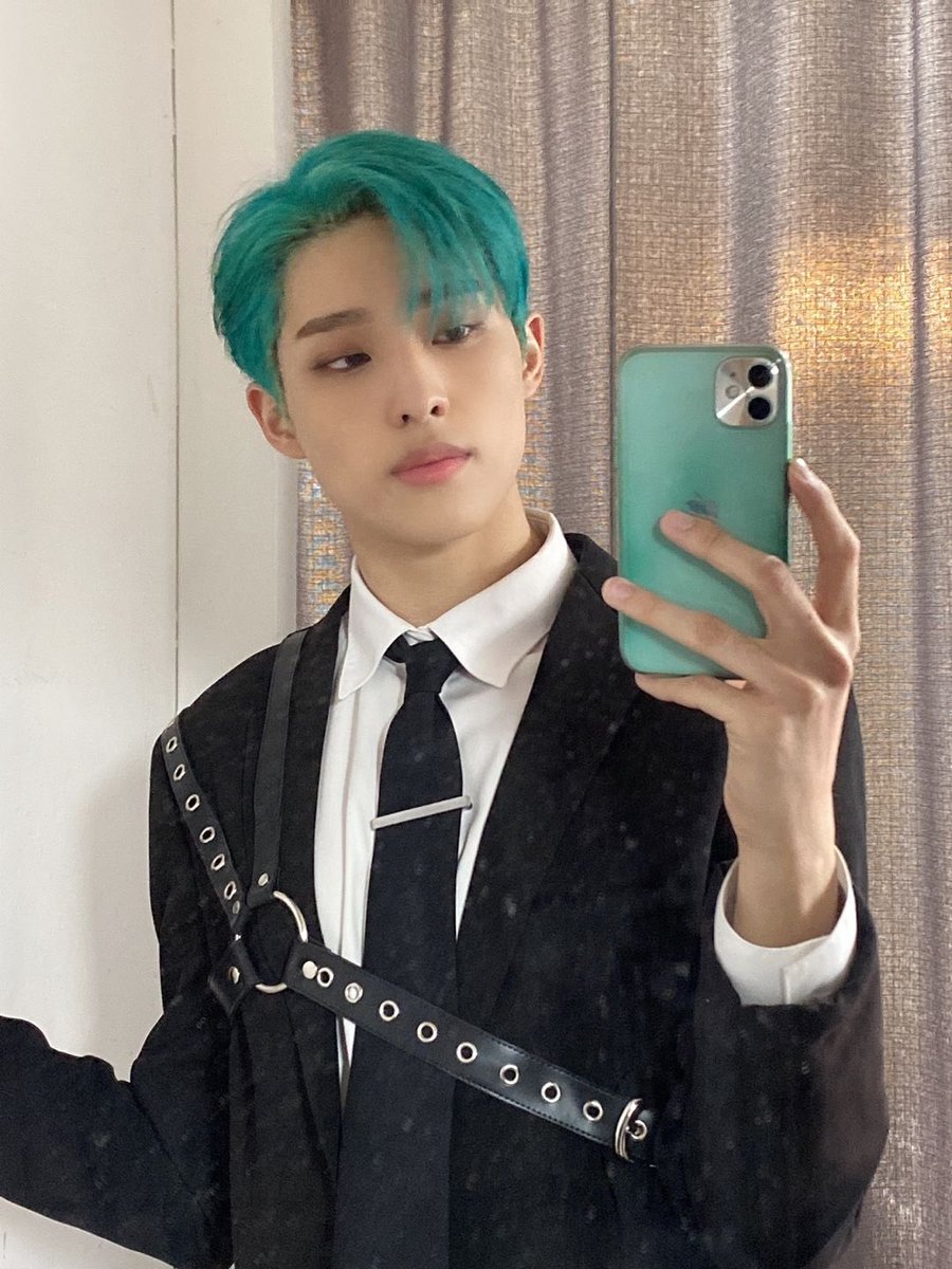 keeho_loops's tweet photo. weverse update !
HE SO FINEEE 
#LEEHO #기호 
@P1H_official https://t.co/79JTiH6mU8