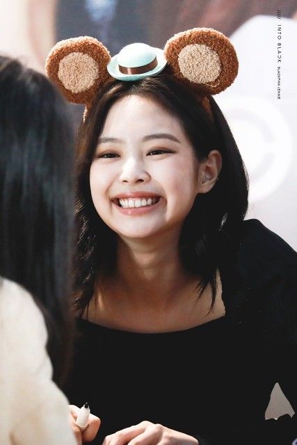 JENNIE KIM AND HER GUMMY SMILE A THREAD:
