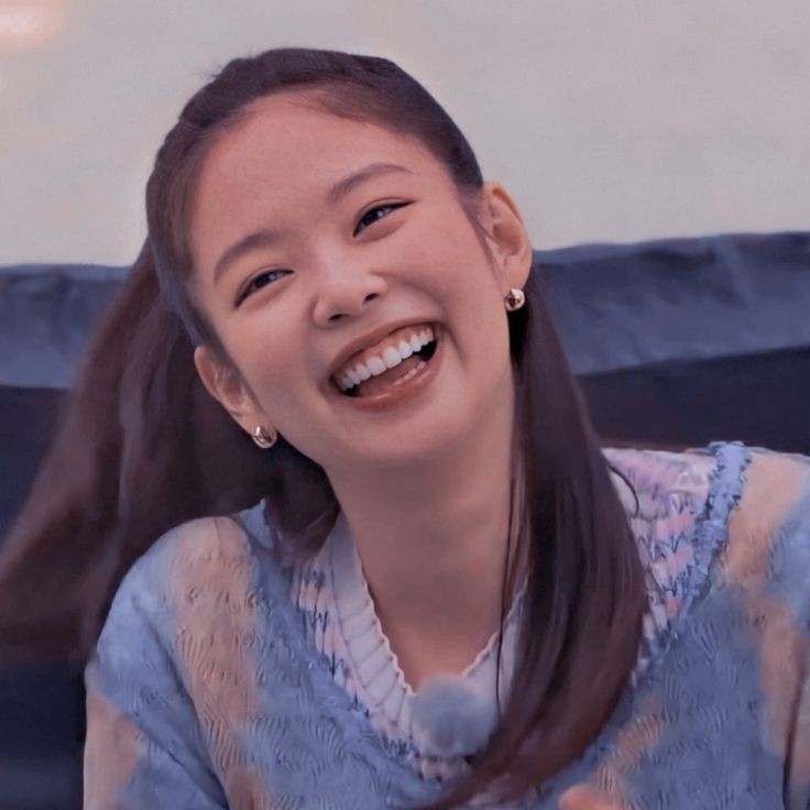 JENNIE KIM AND HER GUMMY SMILE A THREAD: