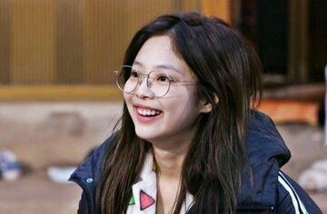 JENNIE KIM AND HER GUMMY SMILE A THREAD: