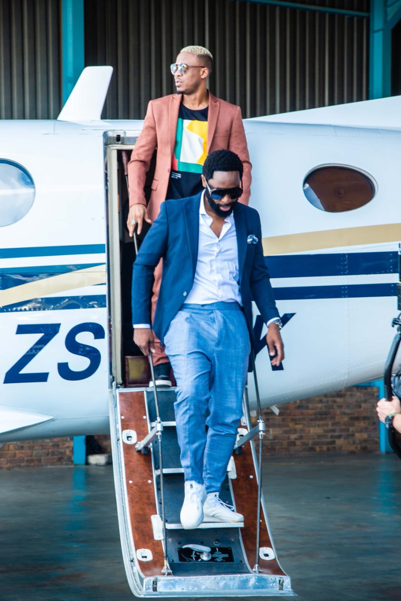 djsbu's tweet photo. ‼️TO CELEBRATE OUR NEW WORLD RECORD ACHIEVEMENT MARATHON LONGEST MUSIC RADIO SHOW IN THE WORLD WE DROP #NAKUPENDA TODAY & WE WANT A MILLION VIEWS BEFORE 2021‼️
Exlusive Premiere🎥Nakupenda🇿🇦@djsbu
🇹🇿@Officialalikiba Monday 28/12/2020 on YouTube @kingsmusicrecords
#DJSBU4WR https://t.co/RfNDwHcFhb