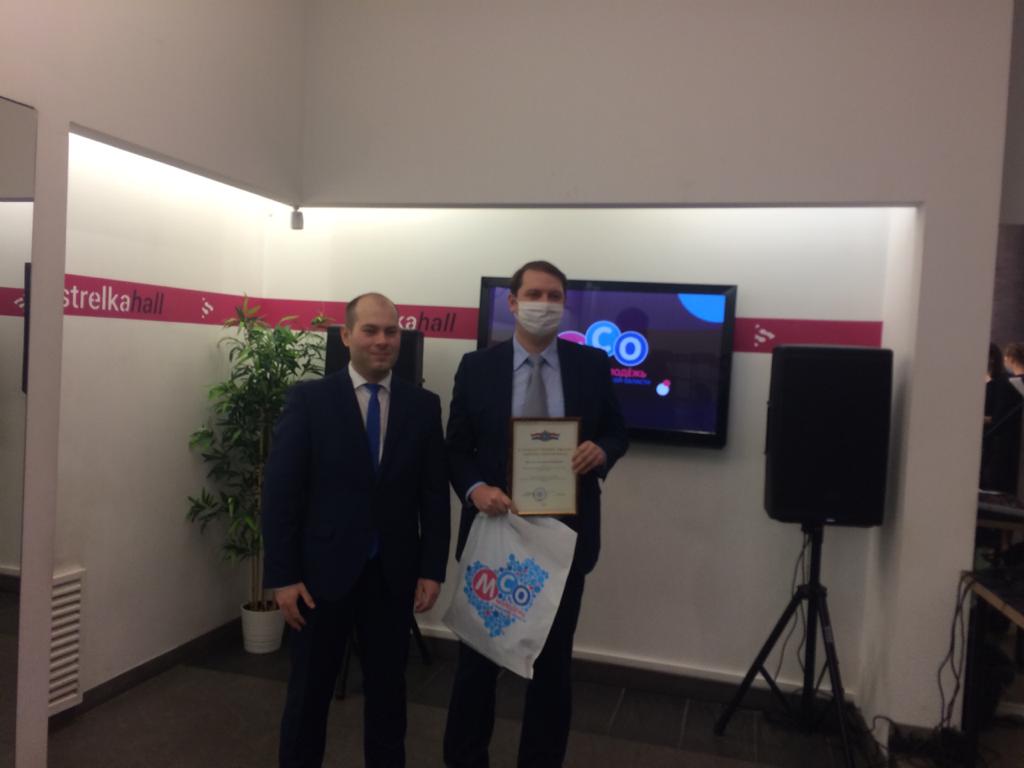 🏆Сегодня состоялось подведение итогов и награждение организаторов и партнеров МФ iВолга 2020.
📜Благодарность Губернатора Самарской области директору ГБУ СО «Цифровой регион» Александру Денисову вручил замминистра образования и науки СО Сергей Бурцев.
👏🎉Поздравляем!!!