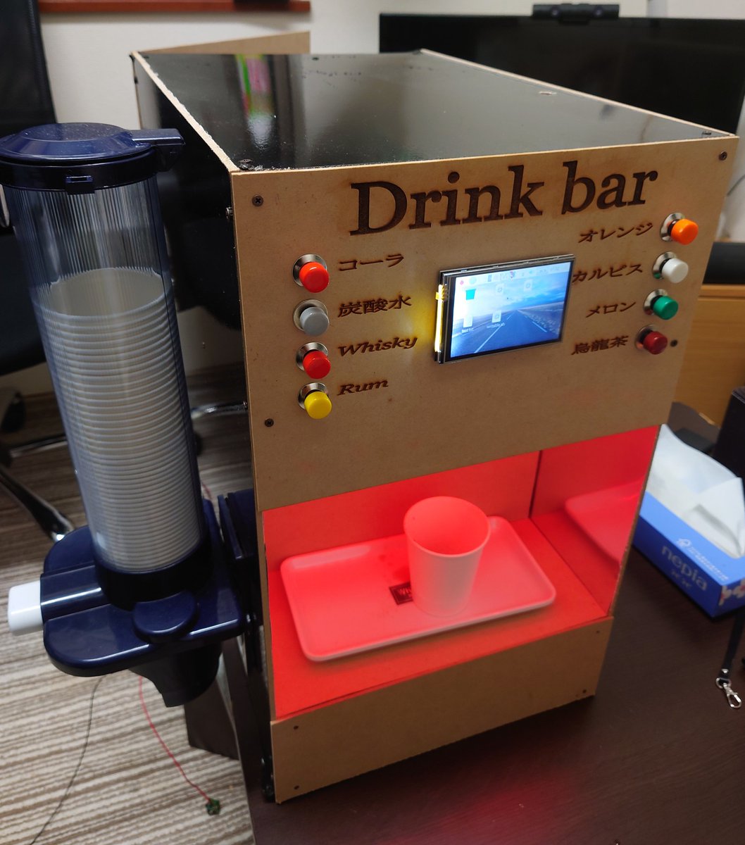 jorublog's tweet photo. ドリンクバー完成しました🎉
タッチパネルでの操作部分はまだ調整中ですが、ペルチェクーラーによる冷蔵機能やプッシュボタンによるドリンクの作成はできるようになりました🙂

#ドリンクバー #自作 #電子工作 #DIY https://t.co/ji0GM4qrxP