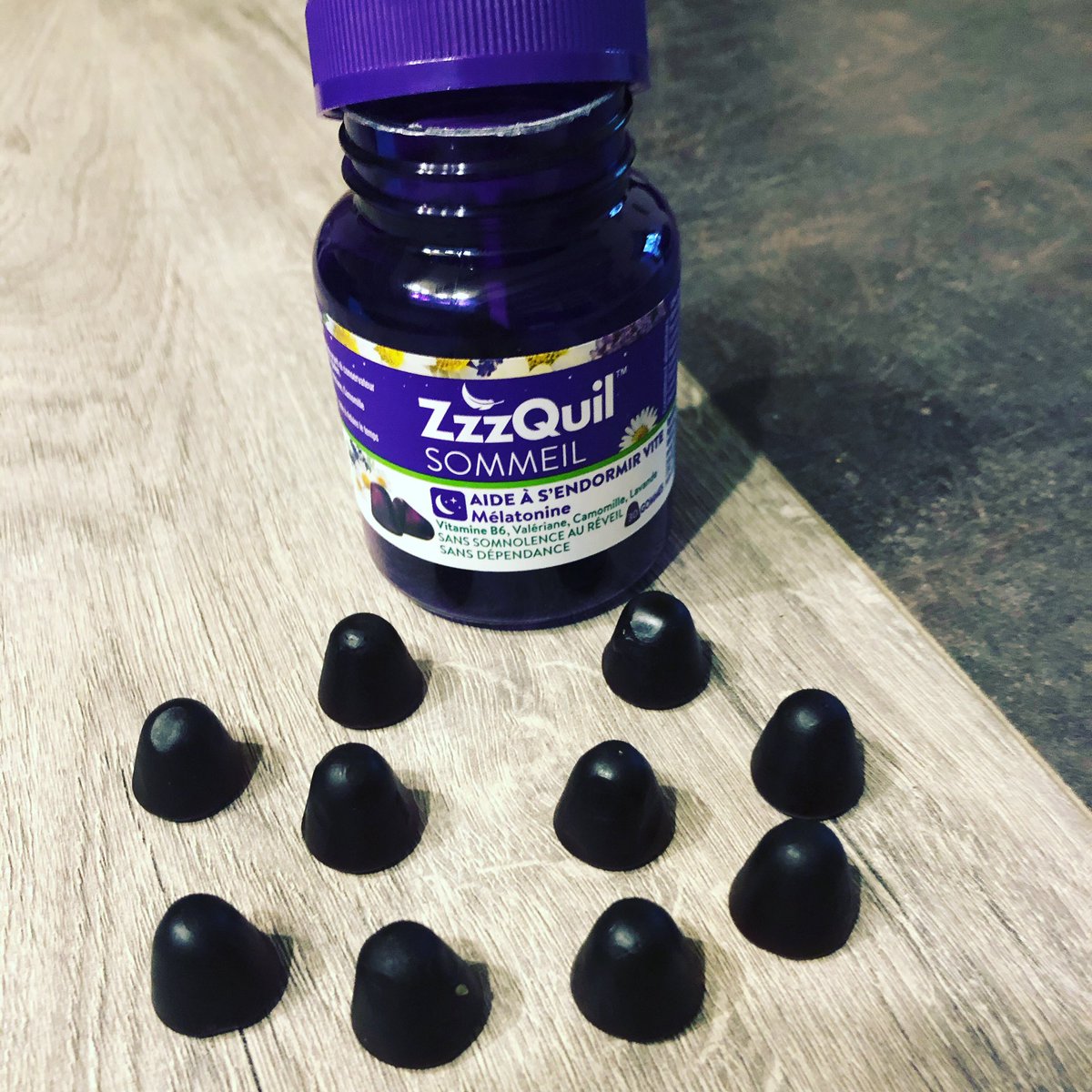 Ambre_M_'s tweet photo. Avis @zzzquil sommeil , boîte de 30 gommes parfait pour le mois, aide à l’endormissement en 30 min. Le goût est très agréable aux fruits des bois, gomme facile à mâcher. #enviedeplus  #JaiJusteMieuxDormi #Collaboration #ZzzQuilSOMMEIL https://t.co/HsjqBDyxny