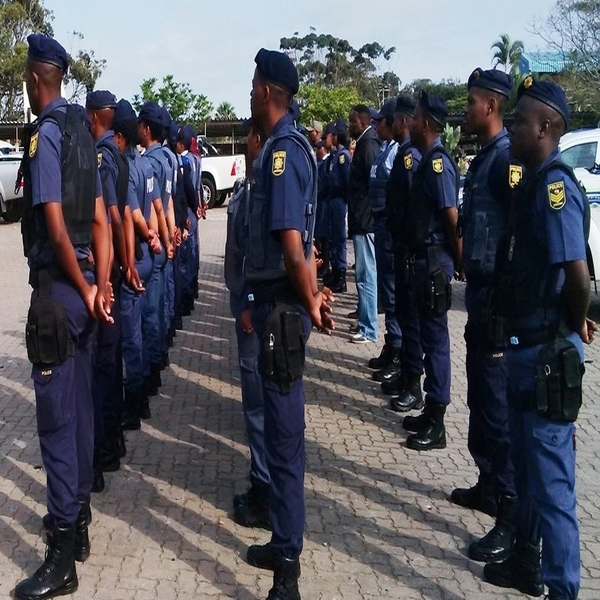 CapricornFMNews's tweet image. #PoliceOperations Limpopo police are gearing up for the New Year celebration, where they are expected to target people who are contravening covid-19 lockdown regulations such as the curfew rule, and are playing loud music. LM