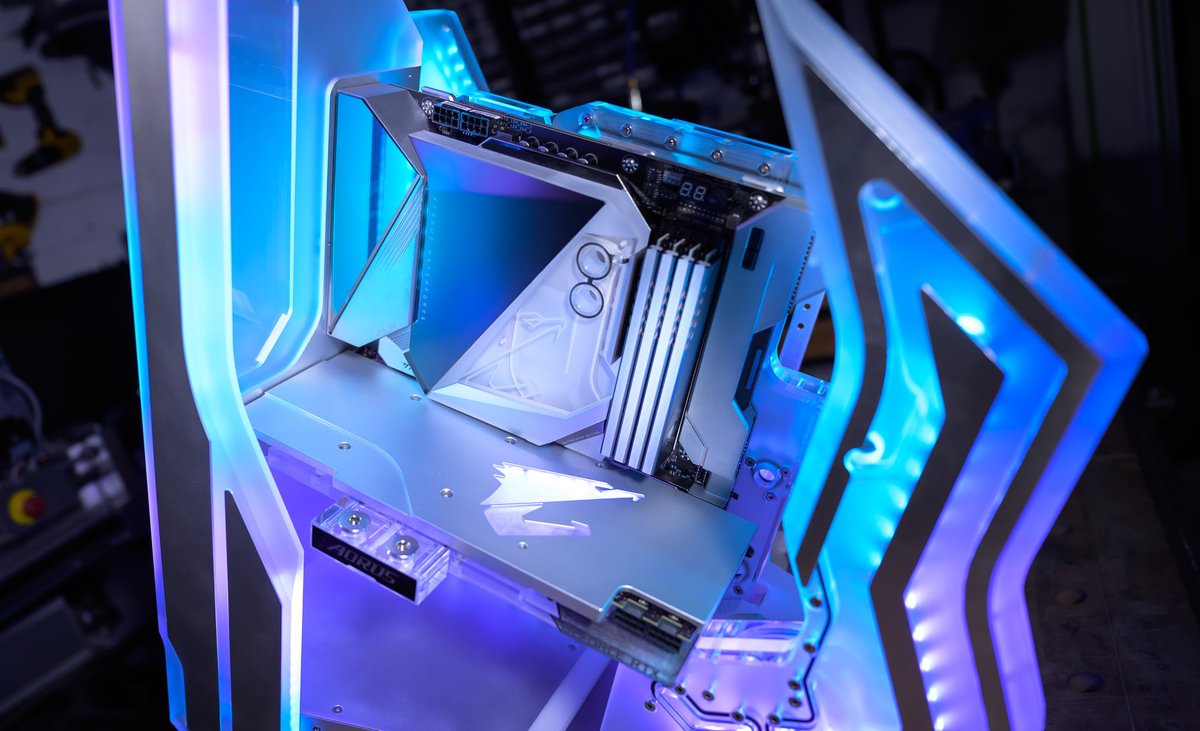 AORUS_France's tweet photo. Ce build #AORUS par @bittech 😍😍😍 

https://t.co/76IdnSUhYU https://t.co/3LDYBM5CuH