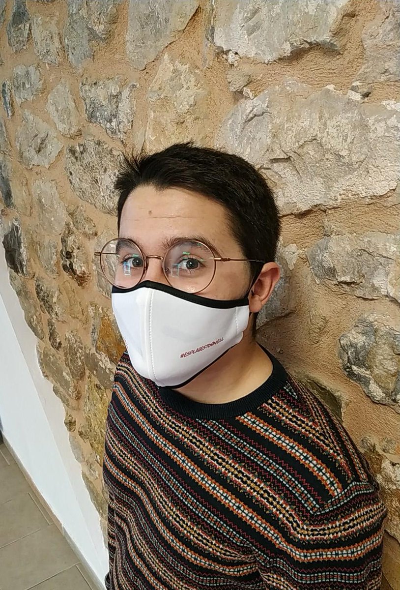 CasalJovesInca's tweet photo. Us presentem el nou projecte de les #mascaretesmolones😷. Diferents entitats juvenils ens recorden la importància de portar-la.
L' Esplai @sestornell ens diu "Estima molt, estima bé, estima a 2 metres"
#somjovesinca
#incaresponsable https://t.co/AhRmGCI7zm