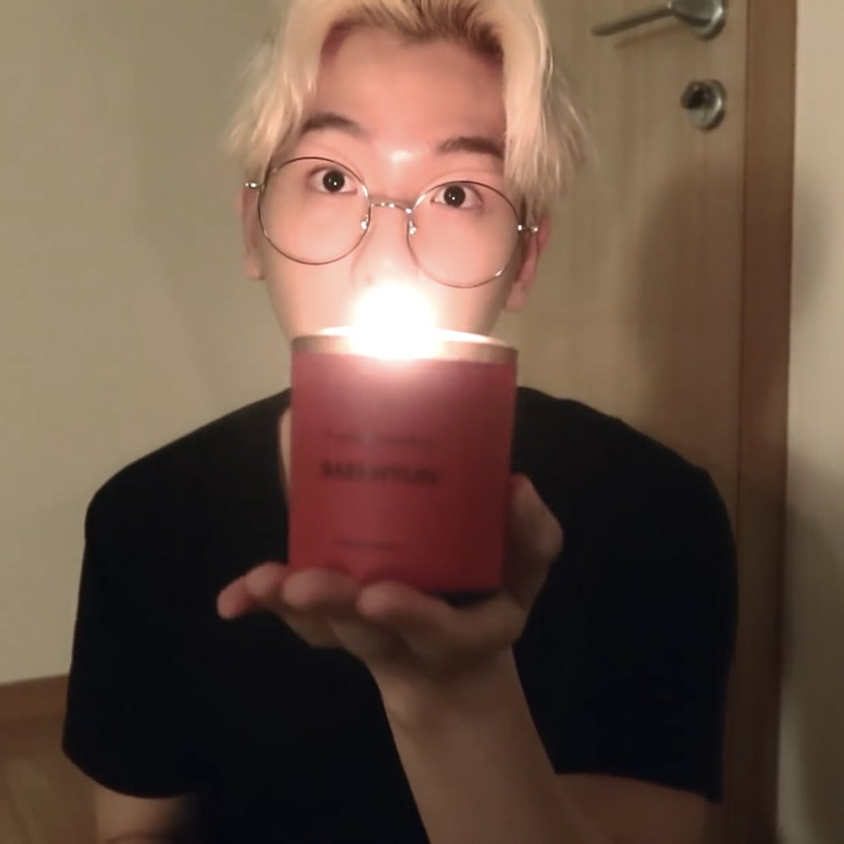 wishingbbh's tweet photo. Baekhyunee's favorite scent these days is woody and made a candle of it 🥺 On Top of the Grass on the Han River Made by Baekhyun 🌳❤️ https://t.co/i5Elw33IgO