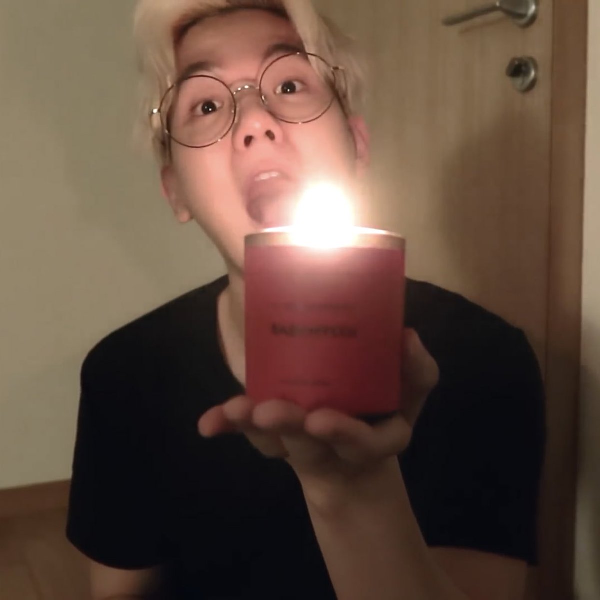 wishingbbh's tweet photo. Baekhyunee's favorite scent these days is woody and made a candle of it 🥺 On Top of the Grass on the Han River Made by Baekhyun 🌳❤️ https://t.co/i5Elw33IgO