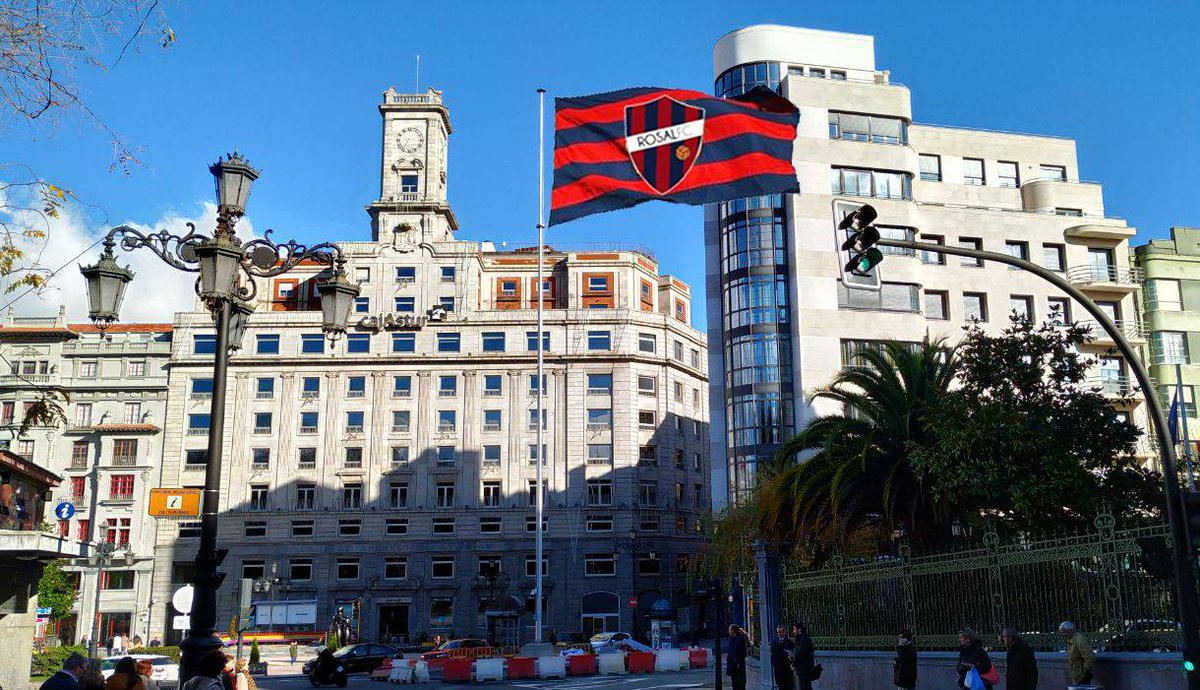 RosalFC1929's tweet photo. A ver si d'esta va. Dende esti equipu históricu d'Uviéu, pidimos que se nos trate con respetu: tres ocho temporaes, échennos del nuesu campu, cambiénnos los horarios, nun podemos guardar el material, too esto a metá de temporada y lo que ye peor, siguimos ensin saber porqué. https://t.co/KBH3LFUhku