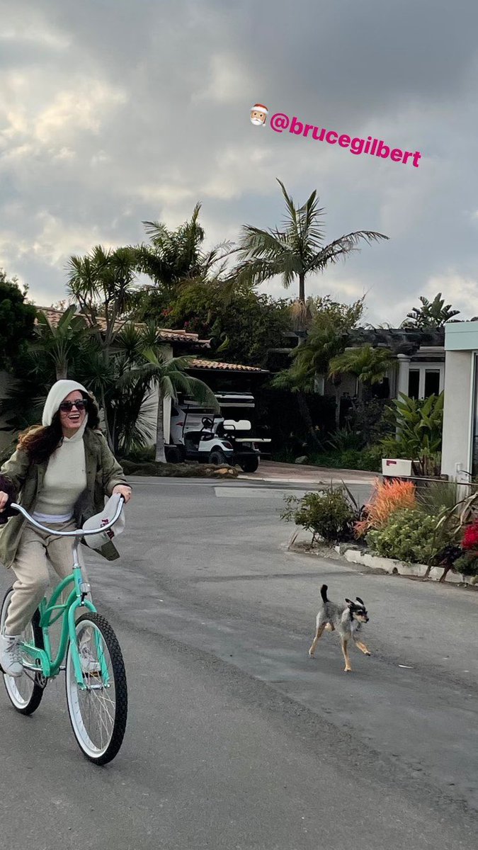 EReaserBrasil's tweet photo. Bom dia com essa fofura! ❤️

📸 | elizabeth reaser via ig story https://t.co/GA6k1tRg7h