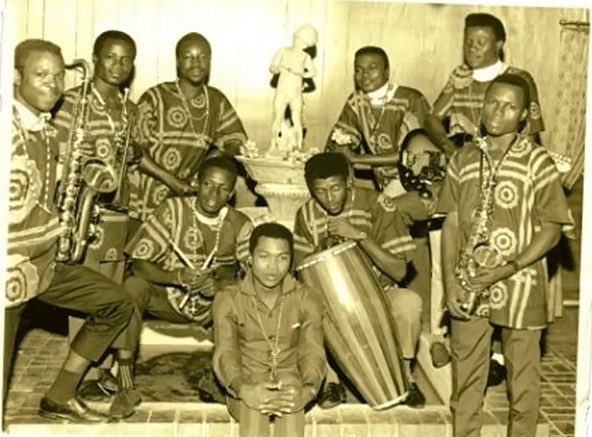 James Brown’s funk and jazz with Ghanaian highlife, traditional Yoruba music and conscious lyrics. Fela arrived Nigeria with his band (Africa ‘70) and established a club (Afrika Shrine) where he played strictly AfroBeats for 5 years. (1970-1975)