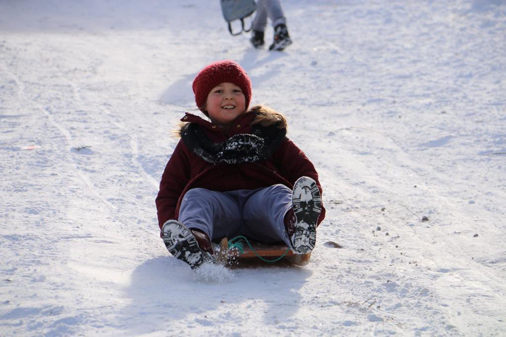 Haftaya Gümüşhane’deki çocuklarımızın kar sevinci ile başlayalım; içimiz ısınsın.😊 

#HayırlıHaftalar