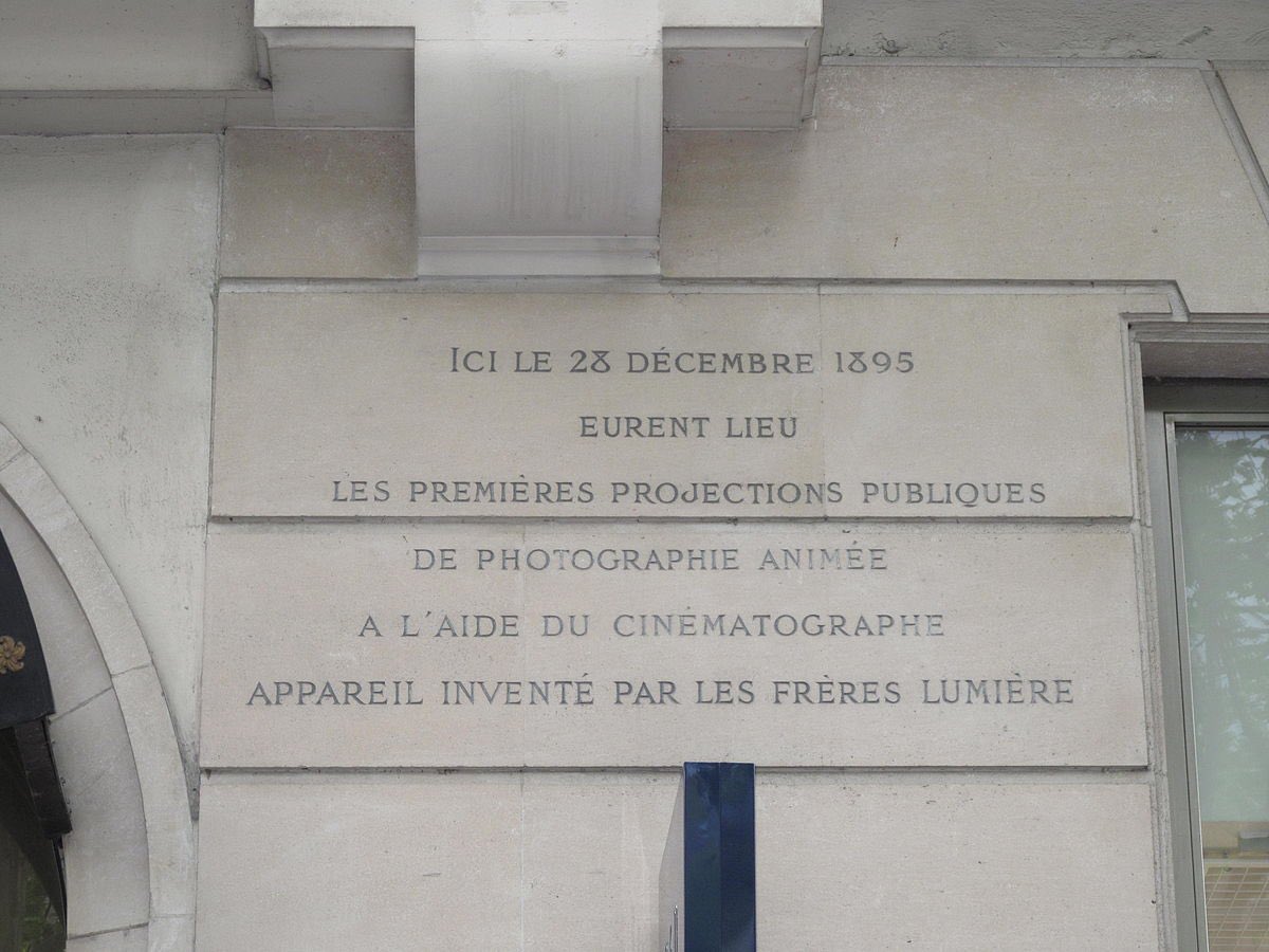 22 décembre 1895 :14 boulevard des Capucines à ParisGrand Café,Salon IndienPour la première fois, une projection publique payante est proposée à un public non professionnel.Un franc la chaise33 entrées payantes (et qq invités)Parmi eux, Georges Méliès