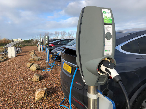 TechVisorNL's tweet image. Decos: Bestemming bereikt: in 6 jaar van fossiel naar 100% elektrisch tinyurl.com/y89ws92w #Decos #Duurzaamheid #Automotive