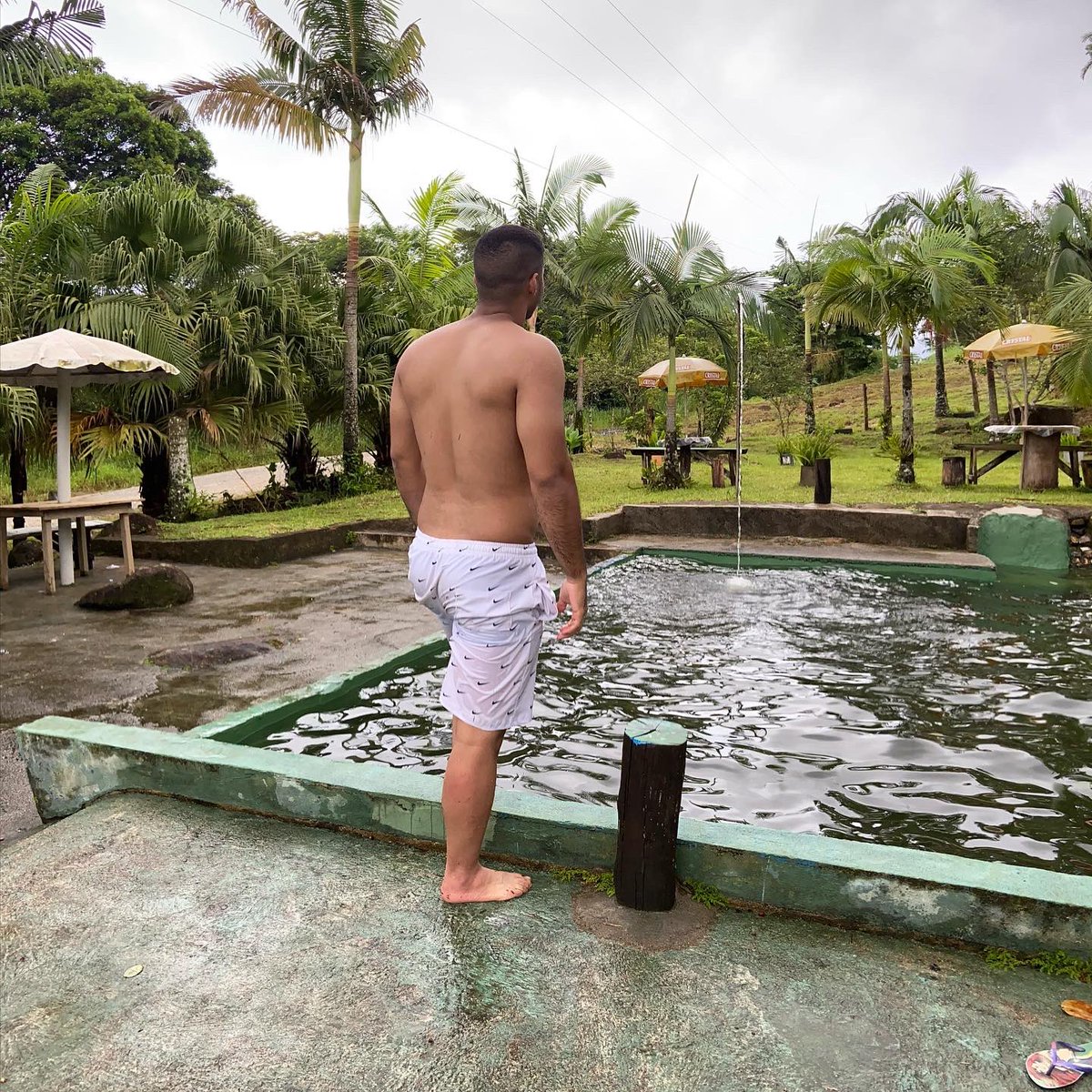 HadellHanania's tweet photo. Domingão 👌🏼. 
.
#eu #natureza #cananeia #Quilombodomandira #nature #domingou #piscina . https://t.co/wIknUJVvZm