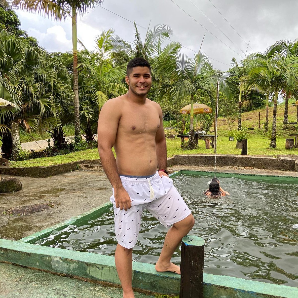 HadellHanania's tweet photo. Domingão 👌🏼. 
.
#eu #natureza #cananeia #Quilombodomandira #nature #domingou #piscina . https://t.co/wIknUJVvZm