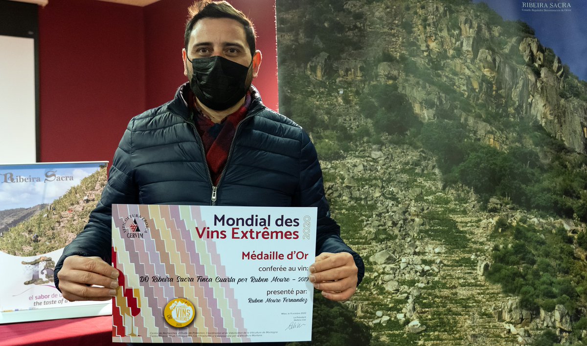 ribeirasacrado's tweet photo. Premiados Mondial des Vins Extrêmes - concorso enologico👏👏👏👏
#ViñaGaroña #OsCipreses #Acivro #Garoubas
#Ciudaseis #AbadíadaCova #FincaCuarta #fincaLaCapitana #AdegaBarbado #Alcouce
#DORibeiraSacra #ViticulturaHeroica #ElSabordeunPaisaje https://t.co/9pa7Gv5aYC