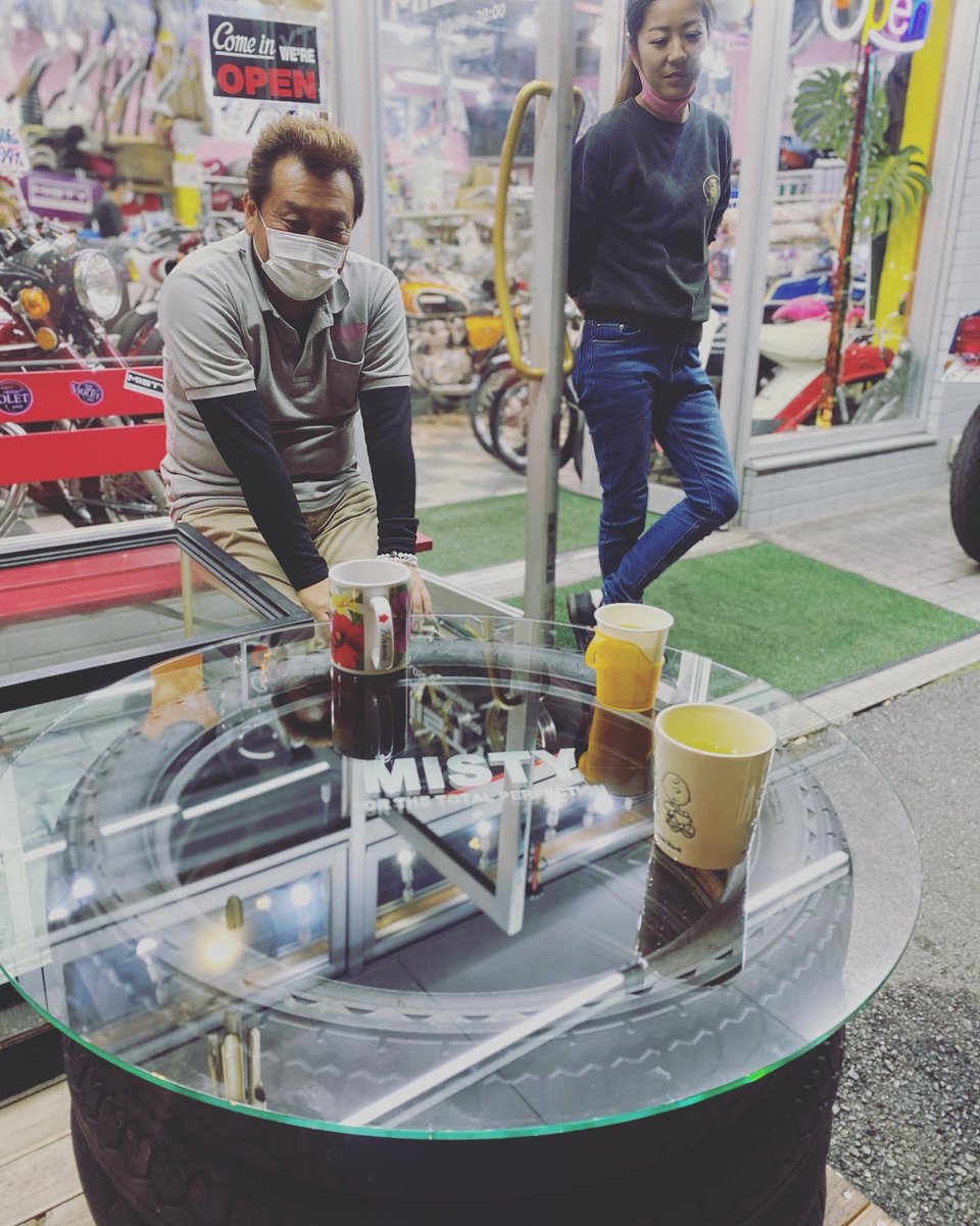 エコテーブル完成〜 ガレージに最適ですよ〜 廃タイヤを利用したガラス