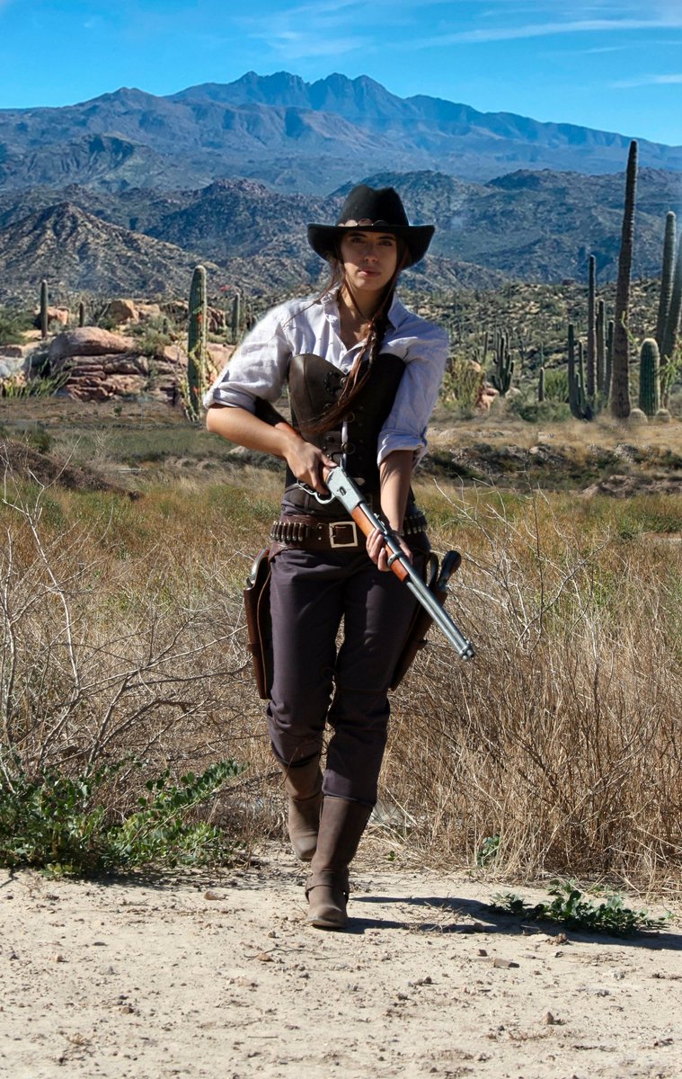 Larxenne's tweet photo. 1 year..
1 Month
1 Day
1 Picture

October #YearCountdown

This was my first paid model job 😂 is very funny work for fantasy illustration.. It's like being in a movie. Considering this year October was a great month ❤️
So I hope ypu enjoyed my (non) Red Dead Redemption Costume. https://t.co/x0CitwXefx