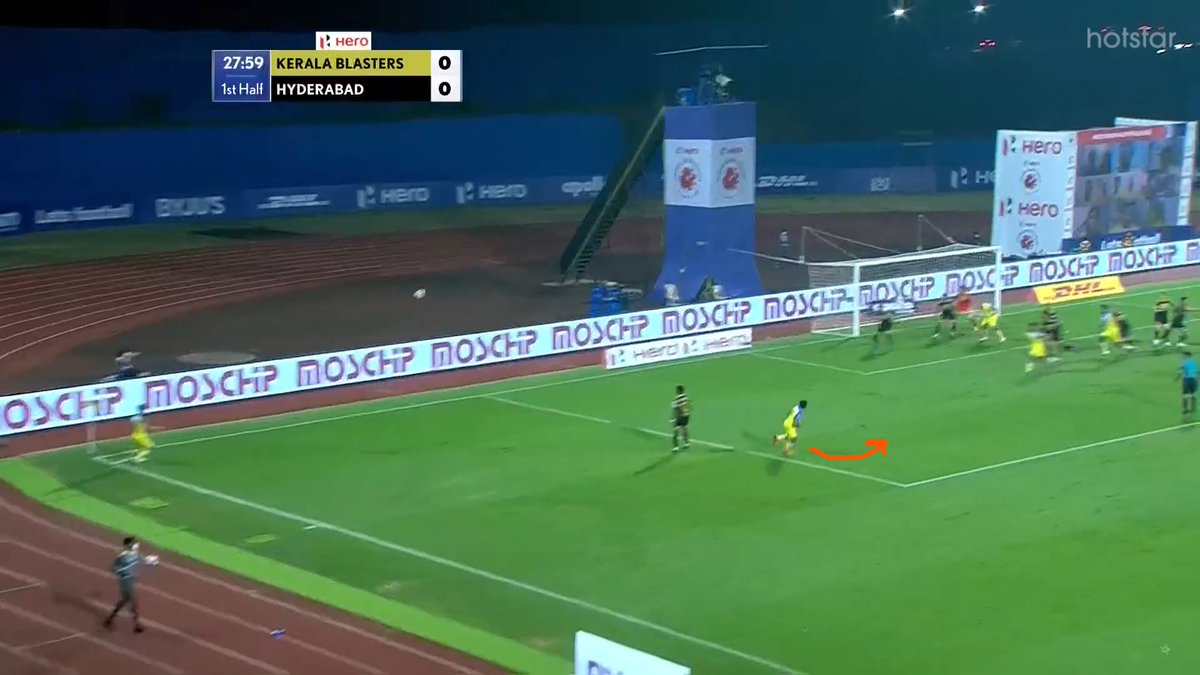 In my opinion, this set-piece was very well organized. There was movement, positioning and organization. From the first instant itself, Jessel moves closer towards the goal in case there is a rebound. Not at all static.