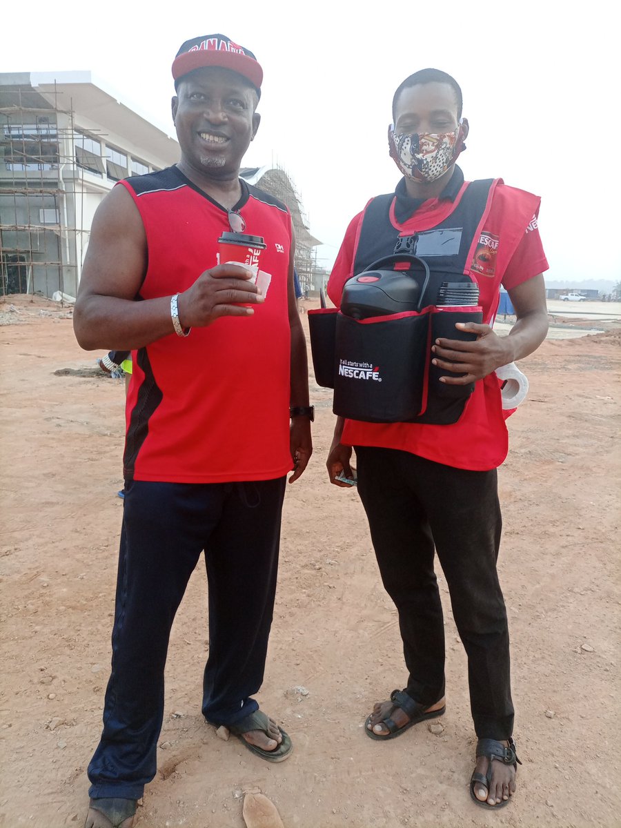 I took pictures while waiting & watching. Met this guy already making brisk business vending hot, steaming coffee in disposable cups @N200/cup. He came early too. He reminded me of d offerings at train stations in Europe & possibilities &in the mega station when completed.