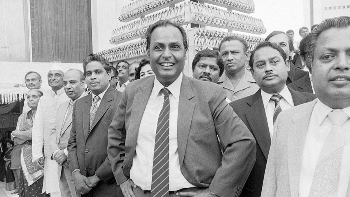 1/ The journey to Asia’s deepest offshore gas field - R Cluster - began with a gas station attendant, albeit one with huge ambitions and dreams. On his birth anniversary, let’s look at the journey of one of India’s brightest entrepreneurs - Dhirubhai Ambani.