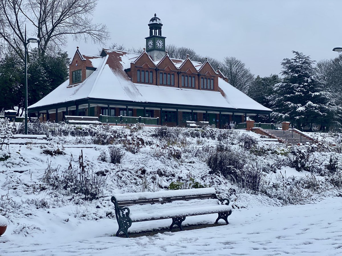 IanOrton2's tweet photo. Big winter vibes in Hanley Park ☃️❄️🥶 #StokeonTrent #Uksnow #Park #Snow @the_3bb https://t.co/E2XeCkL1s1