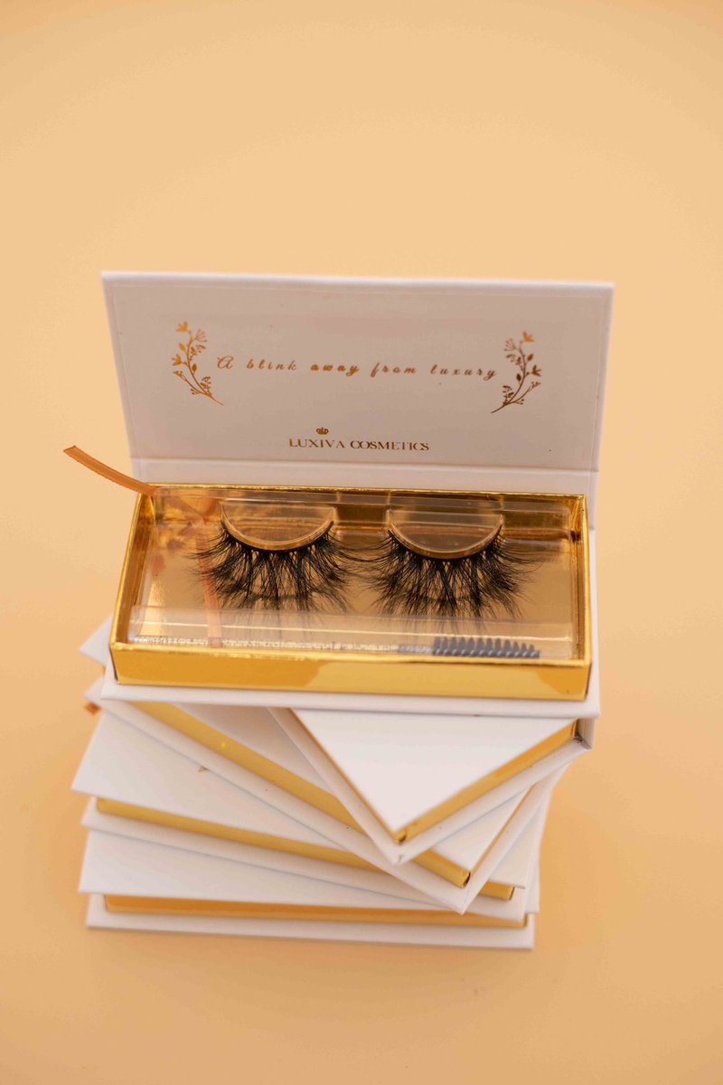 Introducing our lash style “NOVA” she is luxury & only that 😍🥂! 
__________________________________________________

Lash style : NOVA
Lash length : 20MM
Price : R200

NB : WE WILL BE LIVE & READY FOR ORDERS 28/12/2020
:
#newlashes #lashesonfleek #lashes #BlackOwnedBusiness