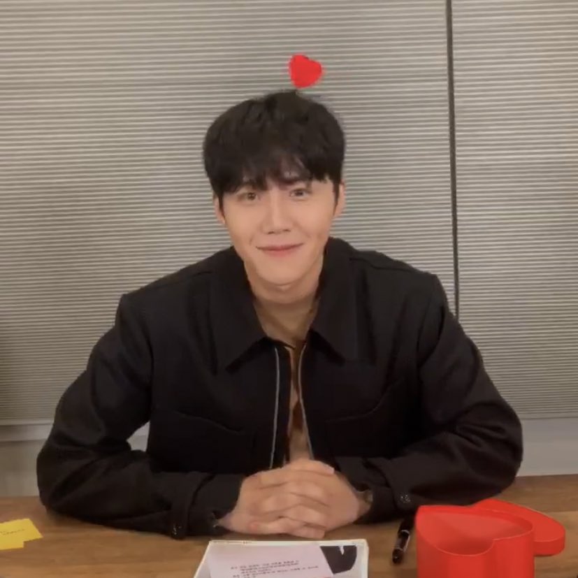 seoncoooo's tweet photo. 김강아지선호 하트뿅뿅 머리핀 꽂은 거 진짜 너무너무 귀여워 🐶��️ https://t.co/2q6QguQLWz