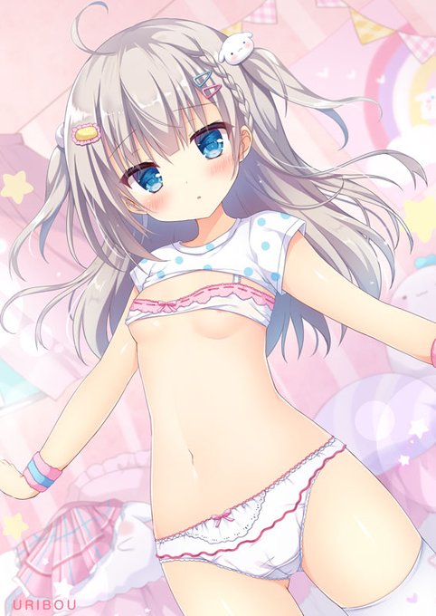 まだお着換えの途中だよ…/// 