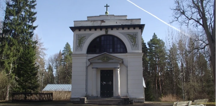 Instead, Barclay's wife insisted on following his final wishes, and he was buried at his estate. A wooden mausoleum was constructed, later replaced by a neoclassical building built in 1823 designed by Vasily Demut-Malinovsky and Apollon Shchedrin.