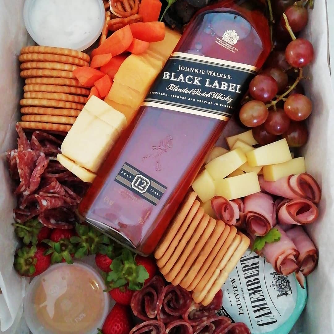 SnackBarZA's tweet photo. Are you having family and a friends over for New Year's Eve or New Year's Day and haven't sorted out snacks or gift look no further... we can help you with that. From Ice cream lollies for kids to kids party packs to snacks for both kids and adults to evens gift boxes and... Q https://t.co/7gGxhnHRIj