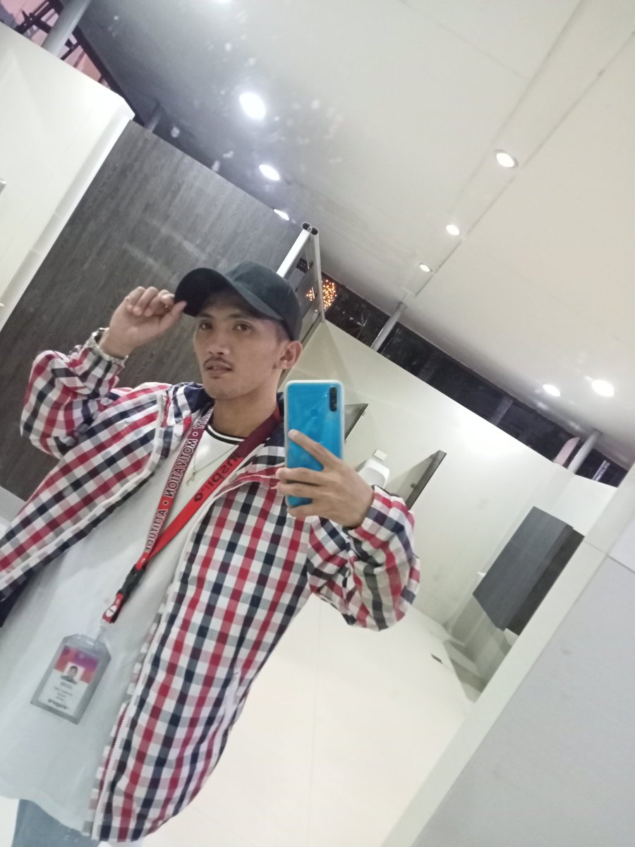 PrinceALii10's tweet photo. Mirror ! Mirror on the wall 

#cubicle centris atm https://t.co/WmOJzOHGMp
