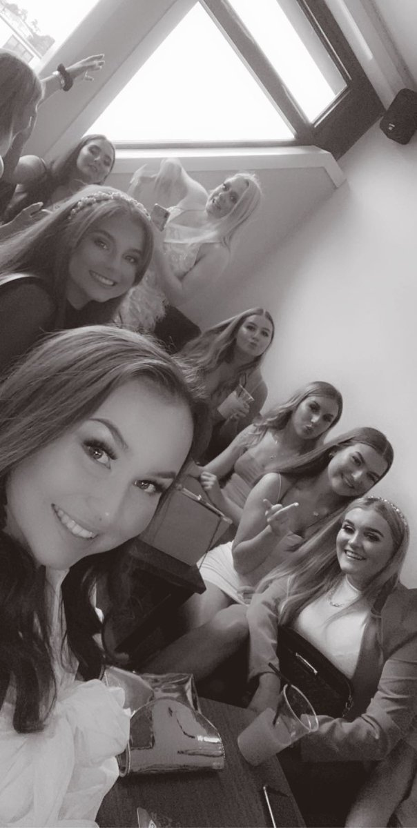 Happy 18th birthday to this crazy gurl🥳 hope you have a fab time celebrating and hopefully see you soon🥂 lots of love xxx <a href="/LynseyBlair4/">Lynsey Blair</a>