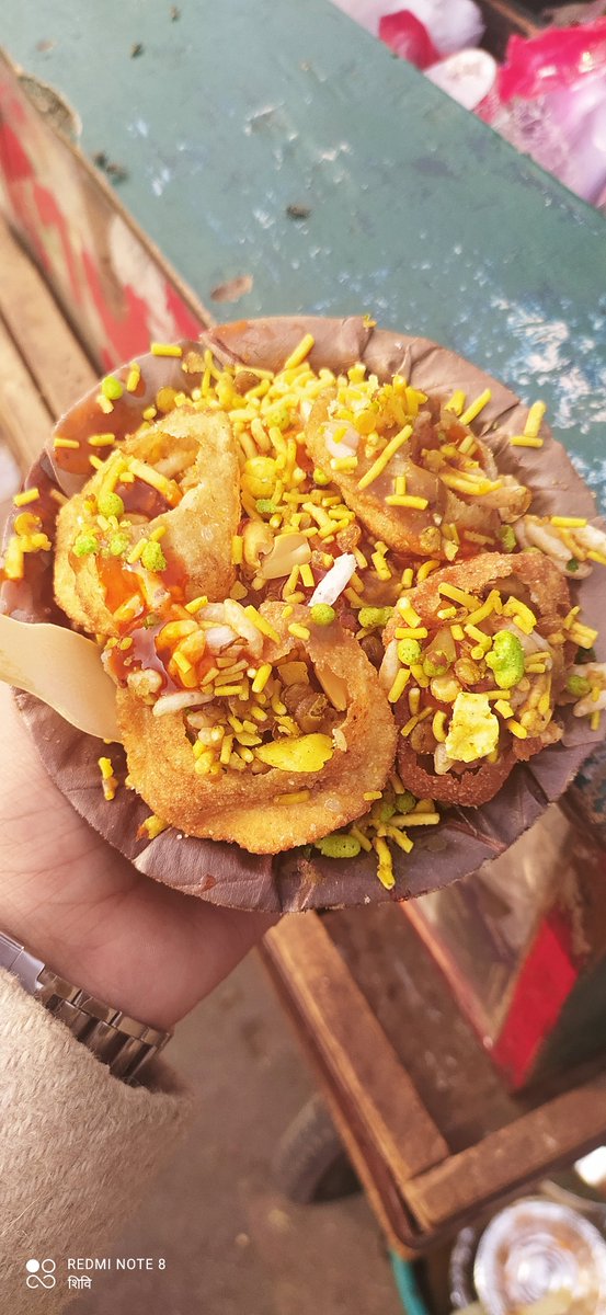 Shivikamishraa's tweet image. लखनऊ की मशहूर भेलपुरी खाइएगा?
CMS Chowk ke bahar vali bhelpuri. CMSians kab se nahi khaya?
#CMSWPKL #cms01 #Lucknow #foodblogger #foodie @Apna_Lucknow @aisa_lkouniv #khaotung #mondaythoughts #MondayMood #MondayVibes #MondayBlues
