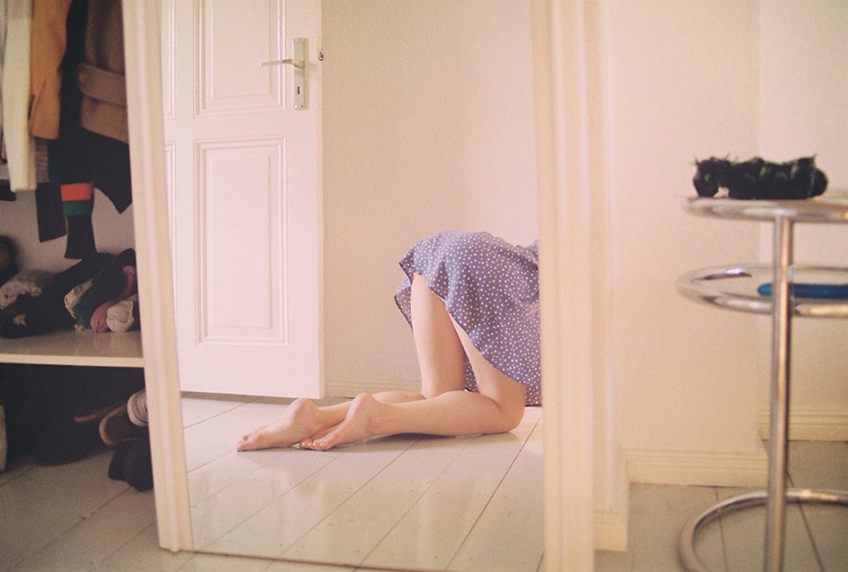 Подсмотренное в комнате. Камера в комнате сестры. Подсмотренное в комнате. Подсмотренное в комнате. Взрослые женщины в душе.