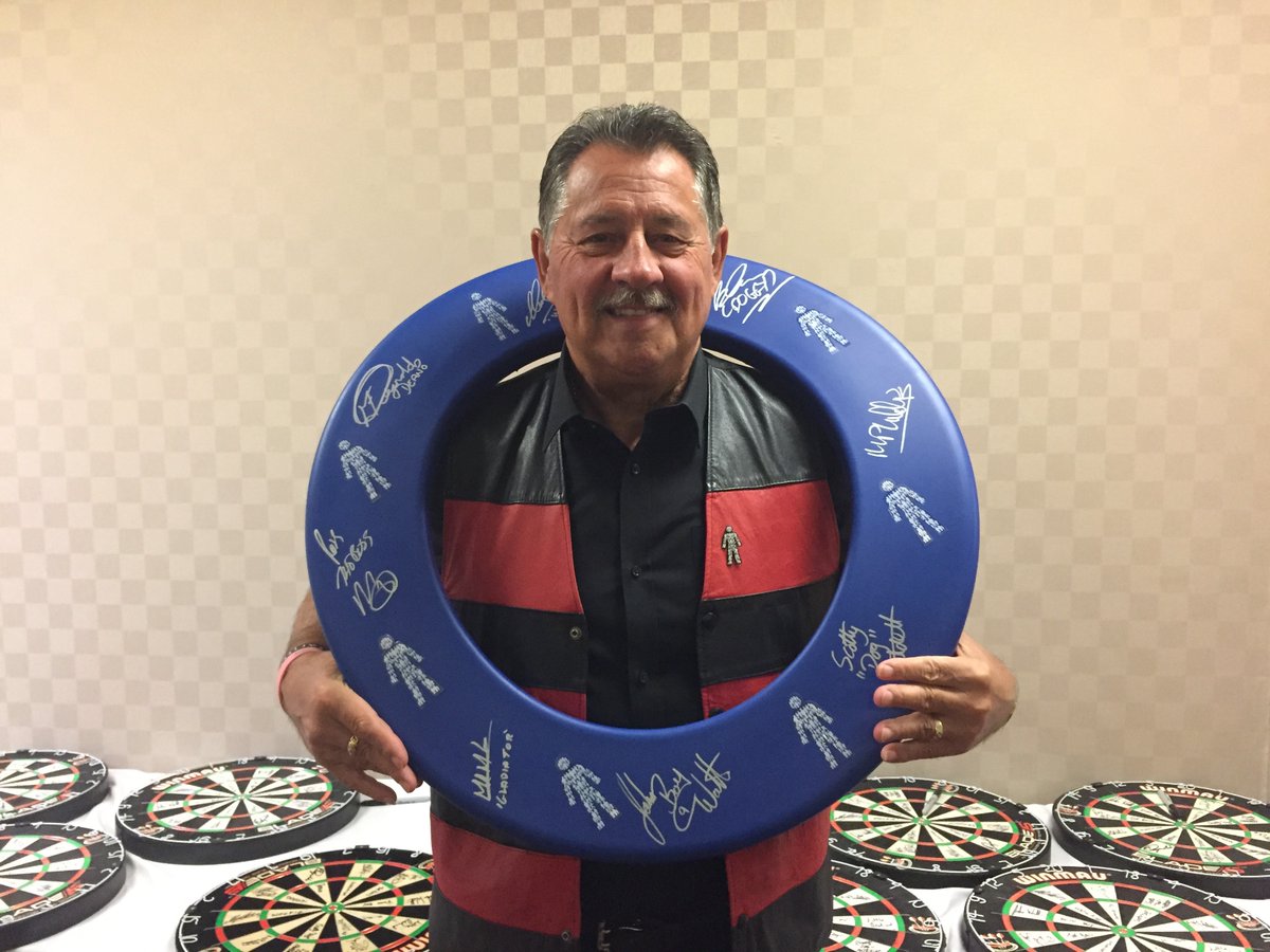 ProstateUK's tweet photo. It's not Christmas without #darts is it?! π―
We'd like to wish #TeamDarts all the best for 2021. Thank you for your support and for wearing your 'Man of Men' badge to raise awareness of the most common cancer in men. π―
#LoveTheDarts https://t.co/Kj3GuCL1bU