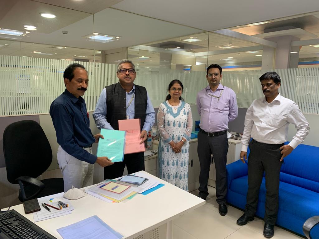 sidbiofficial's tweet photo. #SIDBI executes MoU with @centralbank_in at their Mumbai, Fort office for using #ARM_MSME (https://t.co/4TS1gkj2Cf) web portal for facilitating their MSME customers to self-prepare restructuring proposals as a sectoral initiative. @DFS_India @FinMinIndia @minmsme https://t.co/v94TlipljM