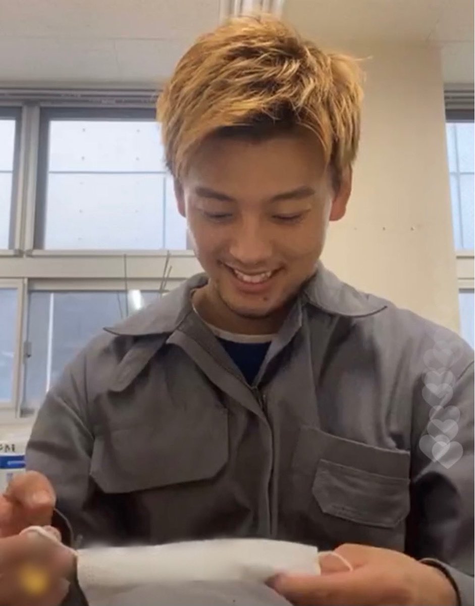 なな A Twitter マスクをする前の涼真くんとマスクをする涼真くんが貴重かつ可愛すぎるので置いておきます 前髪黒髪は卒業したんだよっ とちょっと意地になって ほらもうこんななっちゃってるんだから と髪の毛アピールしているところももう全てかわいい