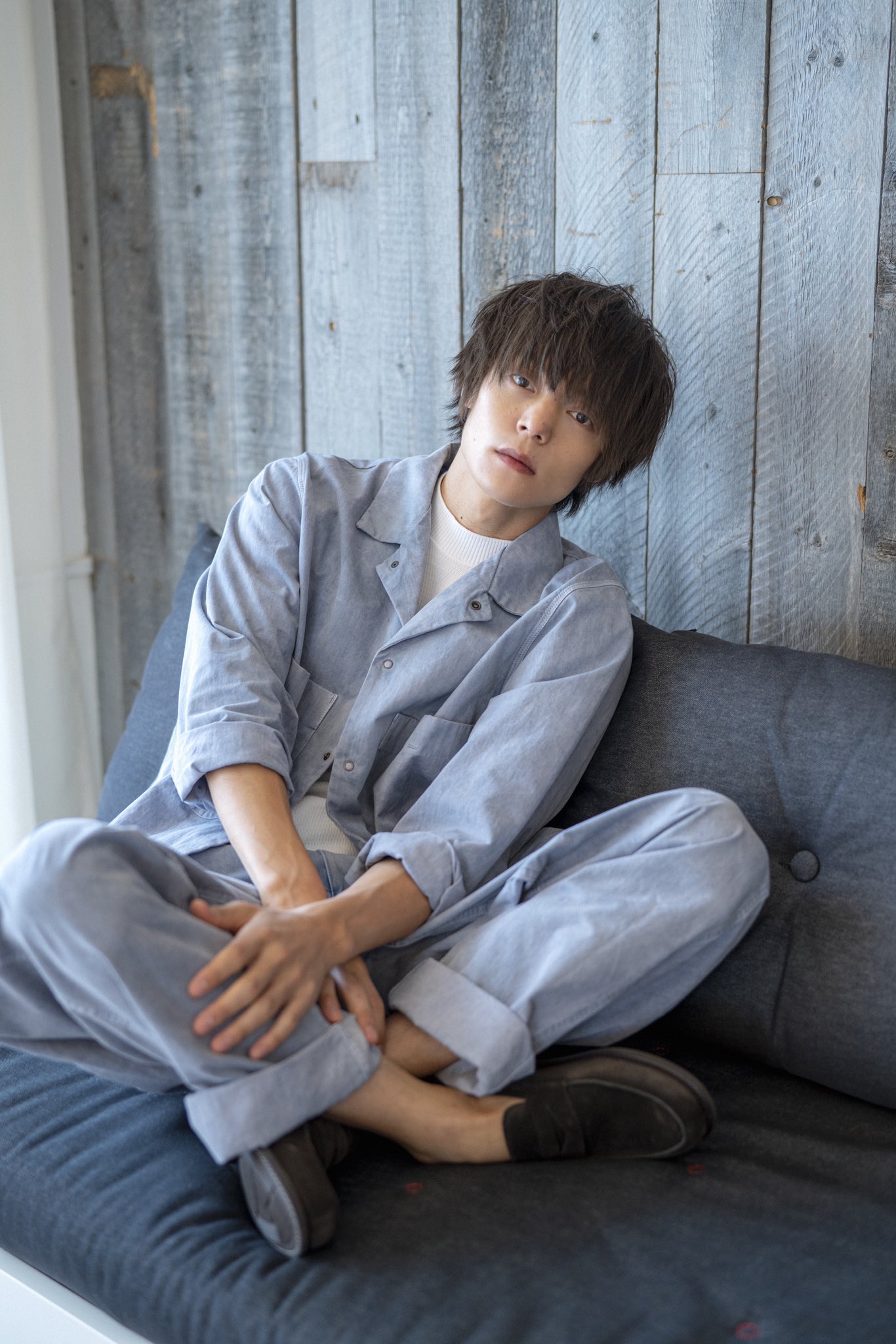 公式 窪田正孝 写真家 齋藤陽道 作品 本日発売です 窪田正孝 写真家 齋藤陽道 カレンダー21 が本日より発売です 透明感あふれるナチュラルなカット 過去の選りすぐりカットで構成されたb3横ポスタータイプ の13ページ ぜひ大きな窪田