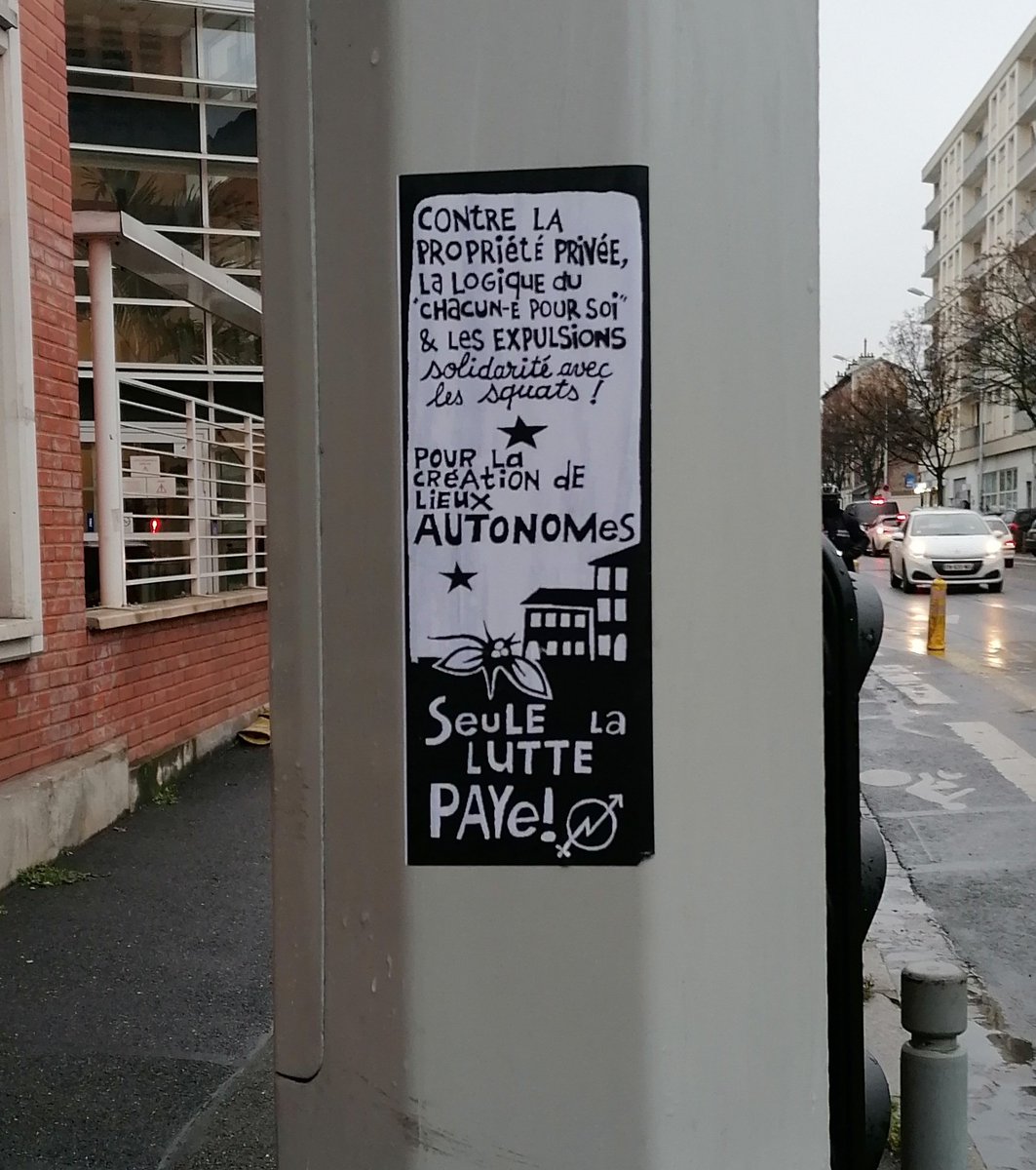 Happy4Familly's tweet photo. #Squat #Intersquat Créez des lieux autonomes pour ensemble créer de l'interaction et pas seulement échanger du pognon. https://t.co/OwwKdMzRoI