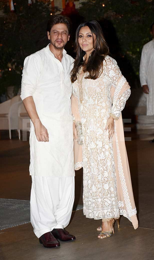 InLoveWithSRK_'s tweet photo. King &amp; Queen 👑

@iamsrk @gaurikhan | #ShahRukhKhan #GauriKhan https://t.co/Emu5Bgw3AZ