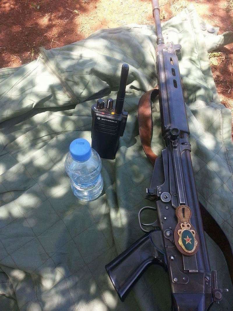 MEssayad's tweet photo. السلام عليكم الخاوة واش راكم لاباس 
صورة لاستراحة محارب اسبرطي مخزني يظهر رشاش FN-FAL  مصدي أهم عيوبه الدقة يعني هامش خطأ كبير بالاضافة بدون ذخيرة
تعطيه سلاح عيبه الرئيسي الدقة وبالزيادة بدون دخيرة؟؟؟ نوكل عليكم ربي يا العياشة https://t.co/LngADOLgju