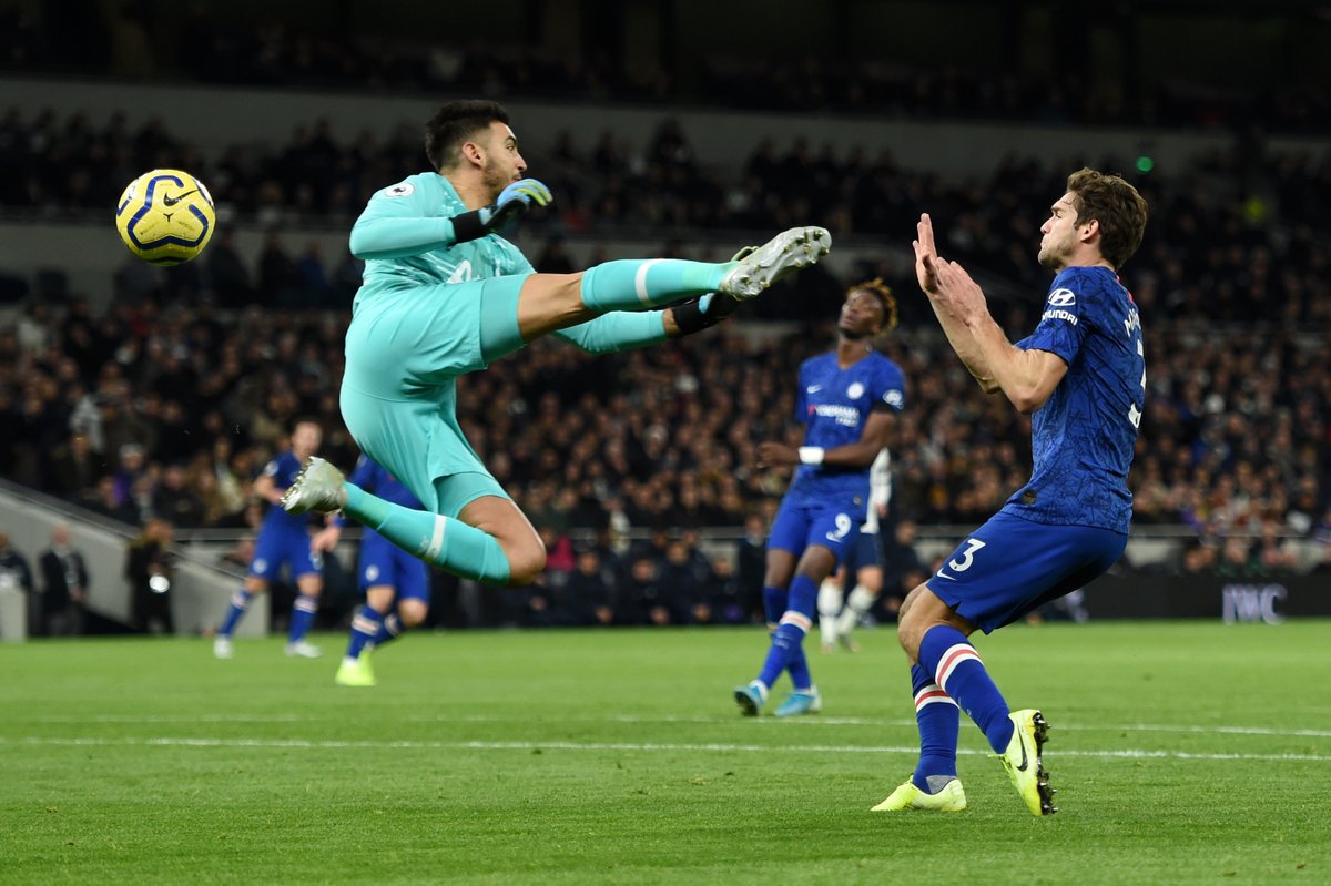 In the case of Gazzaniga, he came out in a reckless manner and it was a definite penalty. The same cannot be said of Meslier. I personally don't think there's enough to give a penalty, but I totally accept many will disagree.