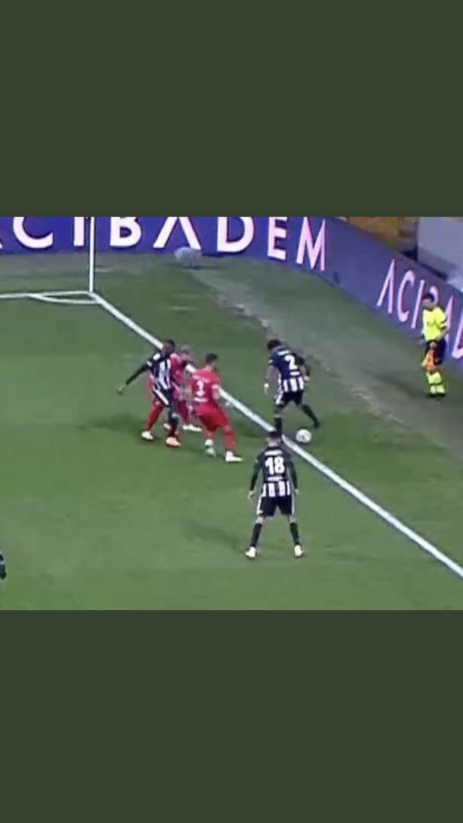 Yardımcı hakem reklam panosu olmasa tribüne çıkacak :) sen yorulma abicim, biz bakarız senin yerine.