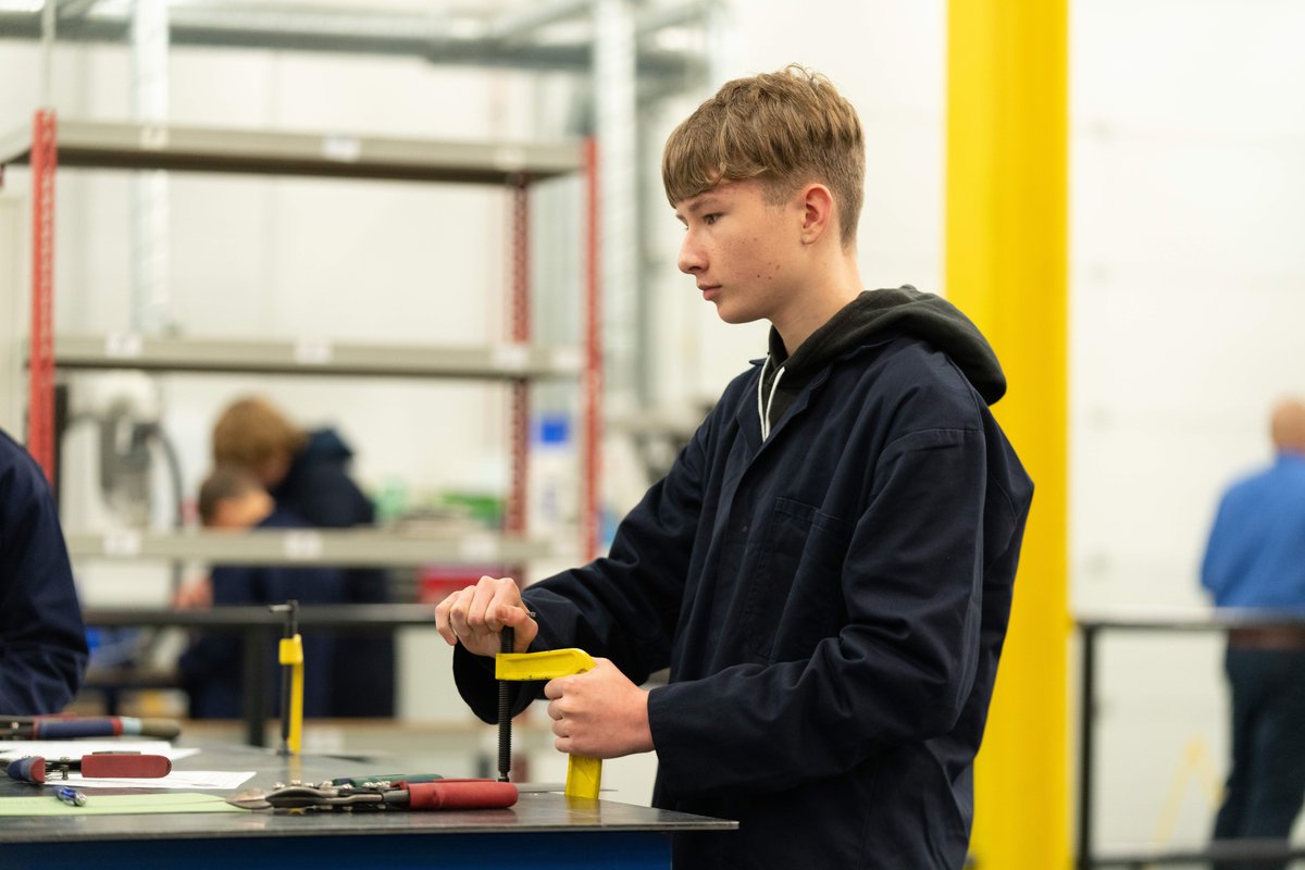 Our popular Burnley College programmes for pupils in Years 10 and 11 at schools across the region. It’s a great way to learn more about your favourite subject and College life. 
Engineering to Art; Construction to Sport. Find out more: burnley.ac.uk/sixth-form-hom…
