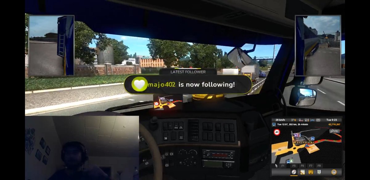 MJS402's tweet image. OJOOOOO 
ACABO DE SEGUIR A FEET, NO ES UN BOT!!!!
Tiene cámara y canta lol que crack.