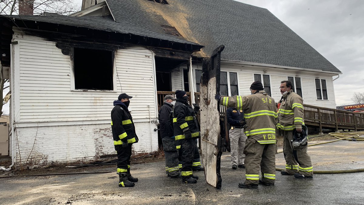 Officials say arson is suspected in early morning fire at MLK church in Springfield, Ma.  masslive.com/springfield/20…
